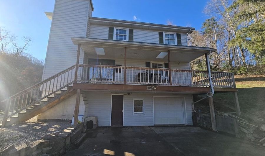 179 Fox Ave, Ansted, WV 25812 - 4 Beds, 3 Bath