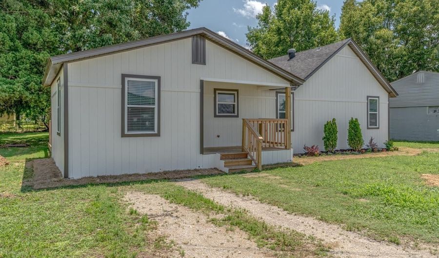 105 School St, Bay, AR 72411 - 3 Beds, 2 Bath
