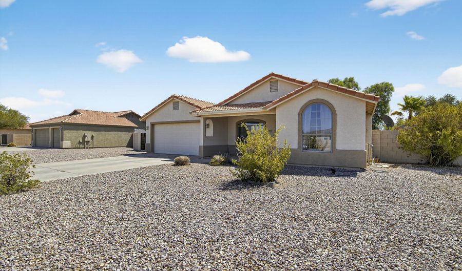 1015 E LINCOLNWOOD Cir, Casa Grande, AZ 85194 - 3 Beds, 2 Bath