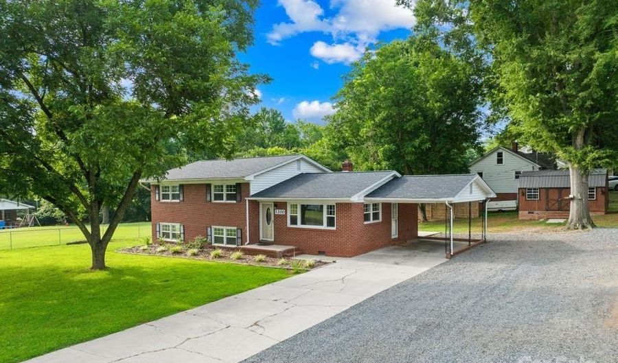 1300 Montgomery Ave, Albemarle, NC 28001 - 4 Beds, 2 Bath