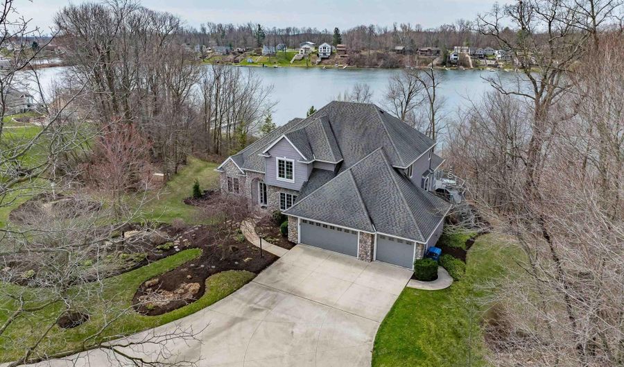 2421 E Waters Edge Dr, Columbia City, IN 46725 - 6 Beds, 5 Bath