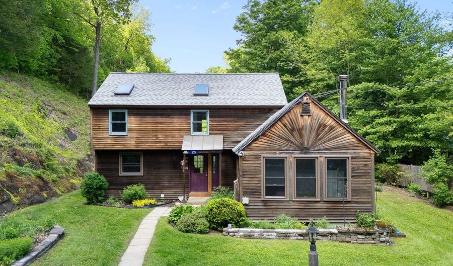 25-27 Gingko Ln, Brattleboro, VT 05301 - 3 Beds, 2 Bath