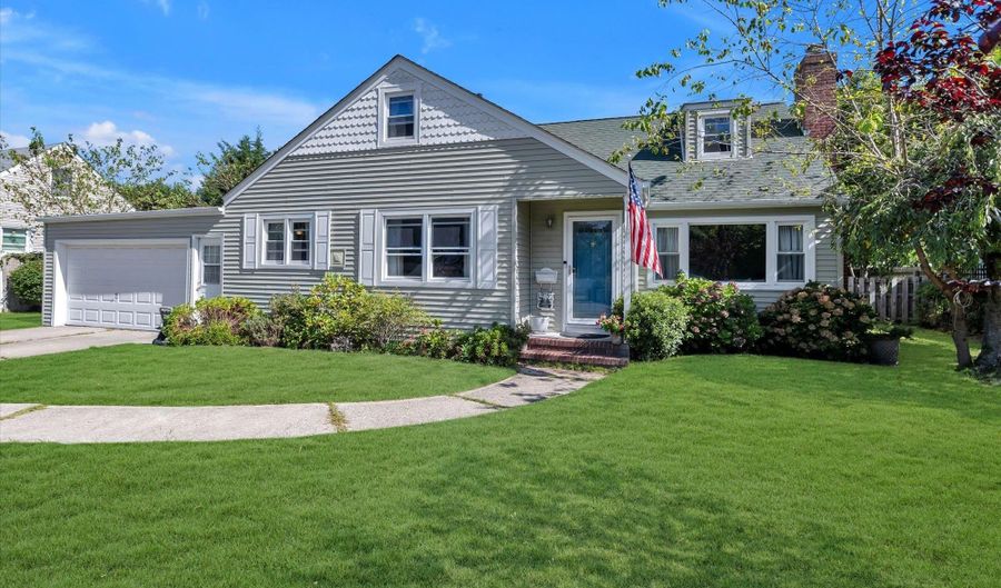 55 Bayside Ave, Amityville, NY 11701 - 4 Beds, 3 Bath