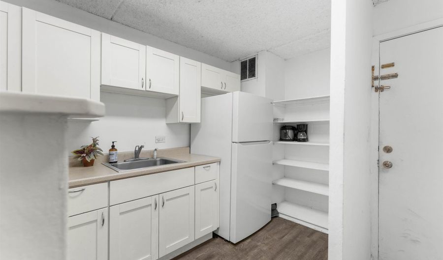 111 KAHULUI BEACH Rd C102, Kahului, HI 96732 - 2 Beds, 2 Bath
