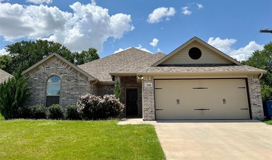 729 Smyth St, Aledo, TX 76008 - 3 Beds, 2 Bath