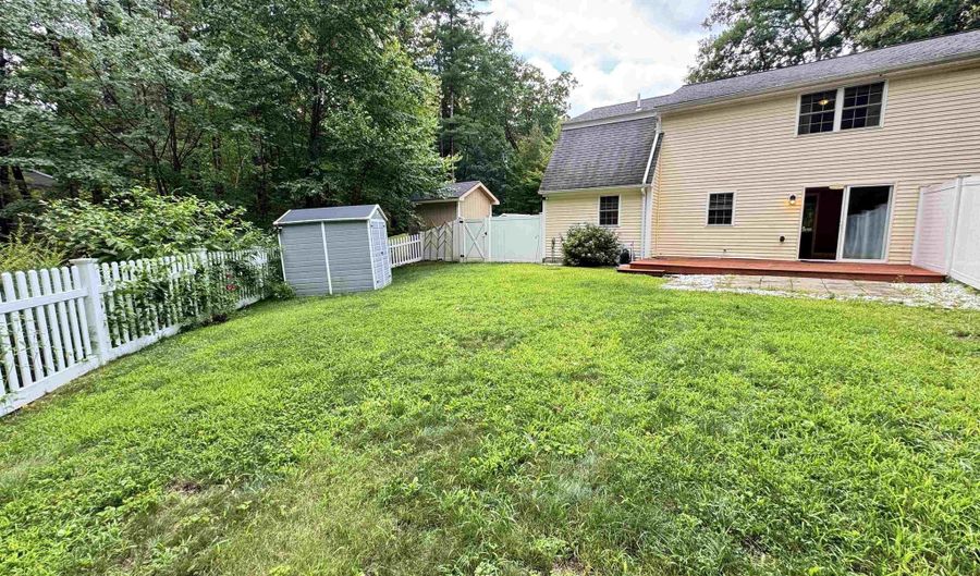 19 Deerwood Dr B, Amherst, NH 03031 - 3 Beds, 2 Bath