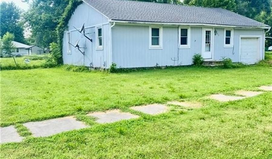 210 N BATES Ave, Adrian, MO 64720 - 2 Beds, 1 Bath
