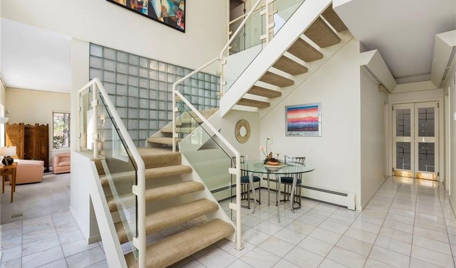 29 Dennell Dr, Lincoln, RI 02865 - 5 Beds, 5 Bath