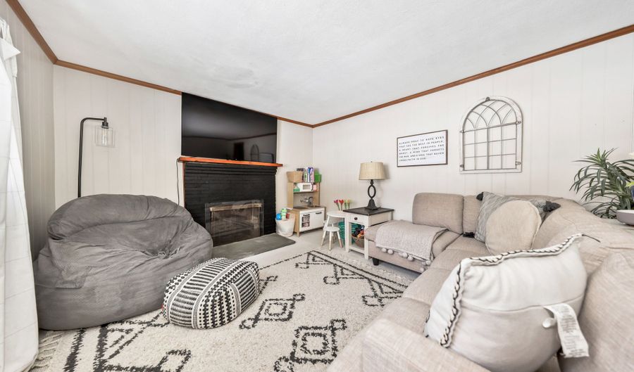 14 Wilkes Rd, Danbury, CT 06811 - 2 Beds, 1 Bath