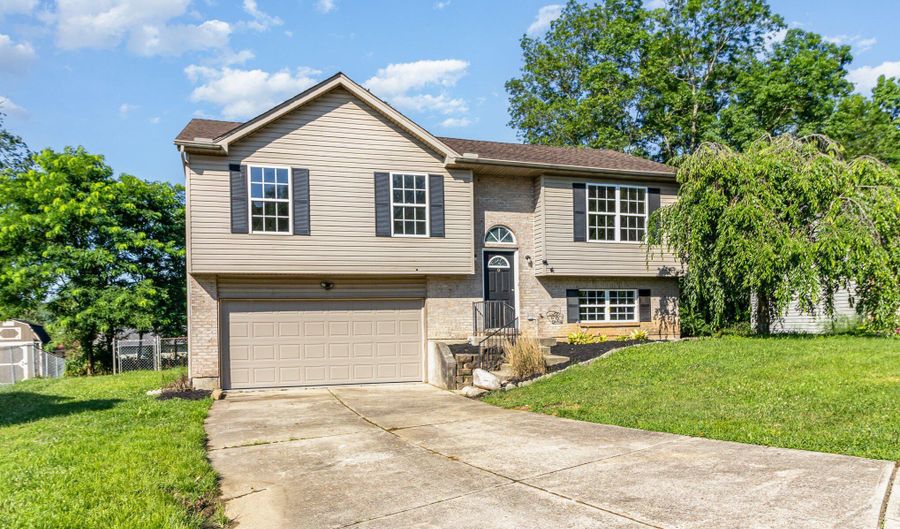 9 N Rosewood Ct, Alexandria, KY 41001 - 3 Beds, 3 Bath