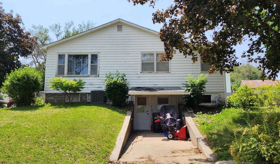 110 E 12th St, Atlantic, IA 50022 - 2 Beds, 2 Bath