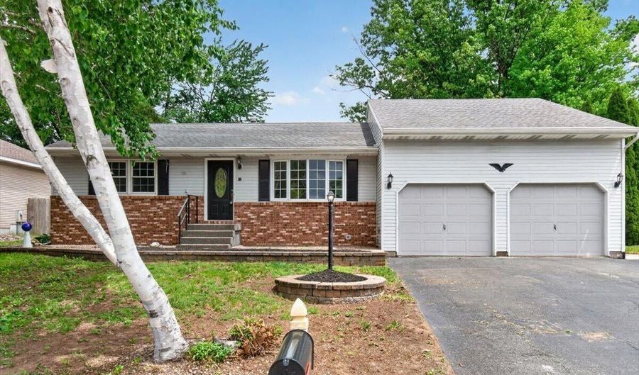 12 Winifred Dr, Albany, NY 12205 - 3 Beds, 2 Bath