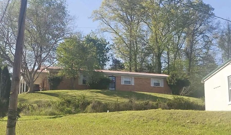 150 E 3rd St, Beattyville, KY 41311 - 3 Beds, 1 Bath