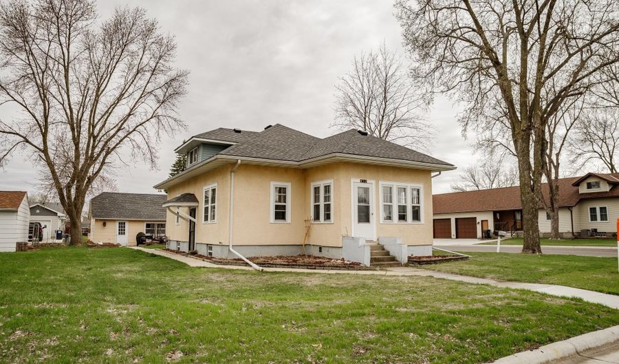 612 W Brooks St, Arlington, MN 55307 - 3 Beds, 3 Bath