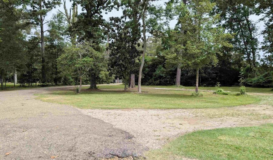 1606 WOODLAND Pl, Bastrop, LA 71220 - 6 Beds, 4 Bath
