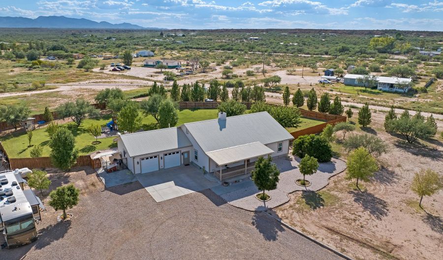 1685 N SILVER SPUR Ln, Benson, AZ 85602 - 3 Beds, 2 Bath