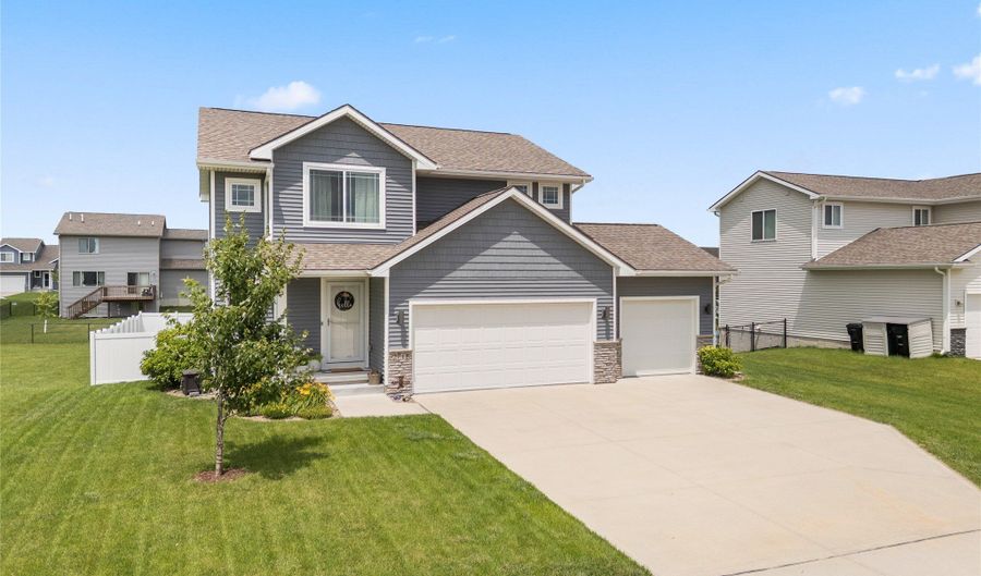 2718 NW 23rd St, Ankeny, IA 50023 - 4 Beds, 4 Bath
