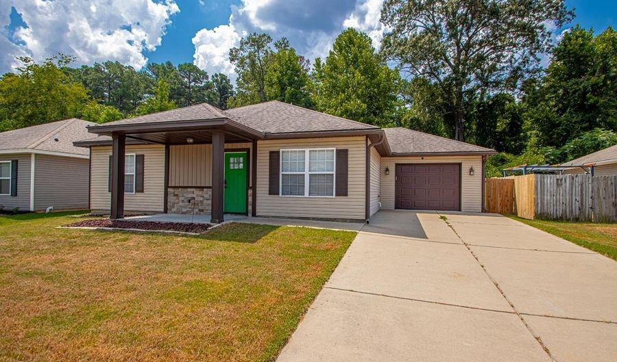 530 Wisteria Dr, Bauxite, AR 72011 - 3 Beds, 2 Bath
