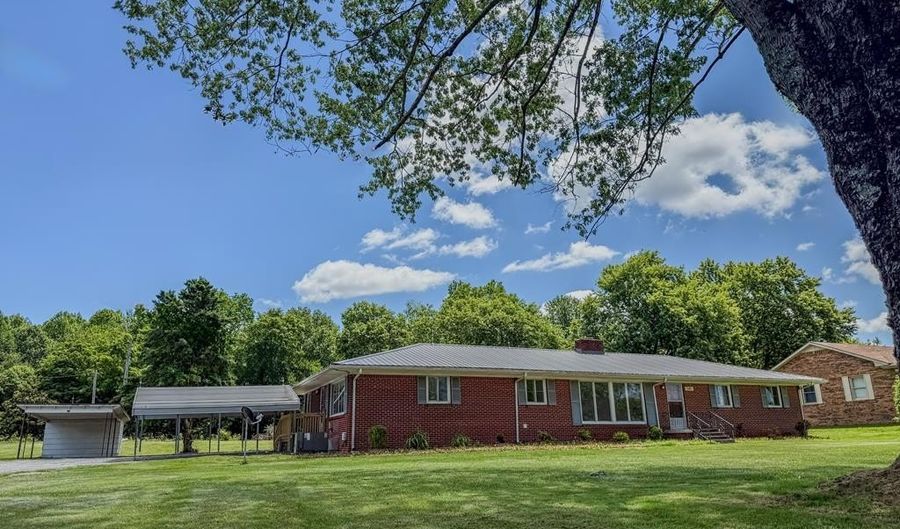 540 4th Ave, Baxter, TN 38544 - 4 Beds, 2 Bath