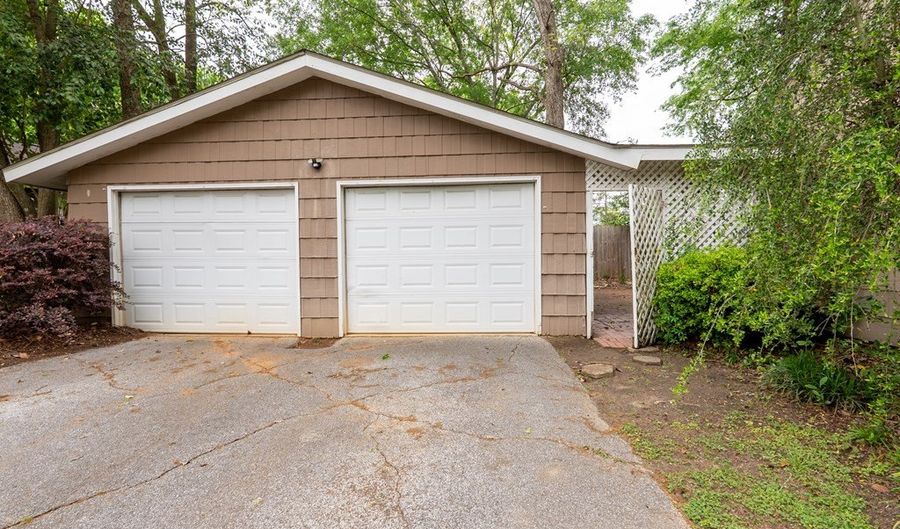 122 E Glessner St, Americus, GA 31709 - 2 Beds, 2 Bath