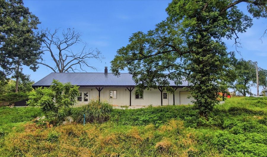 County Road 105, Ava, MO 65608 - 4 Beds, 2 Bath