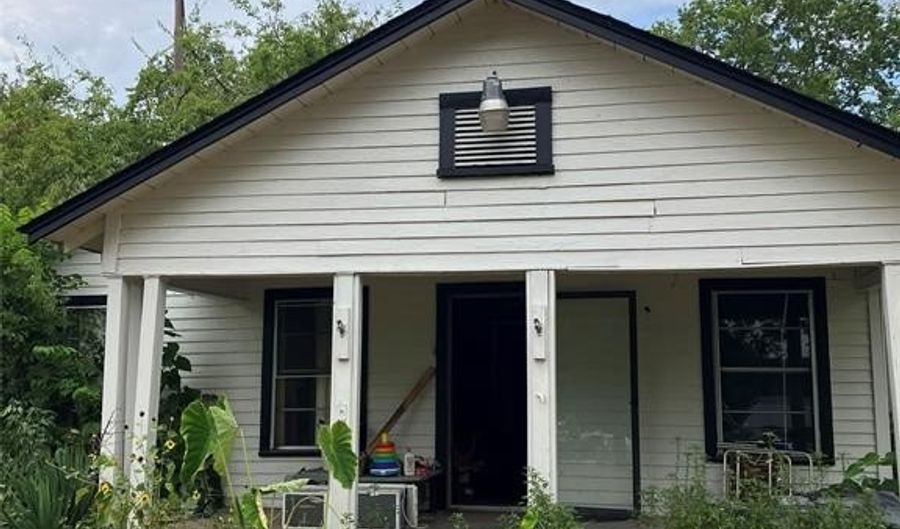 1015 Fisher St, Sulphur Springs, TX 75482 - 2 Beds, 2 Bath