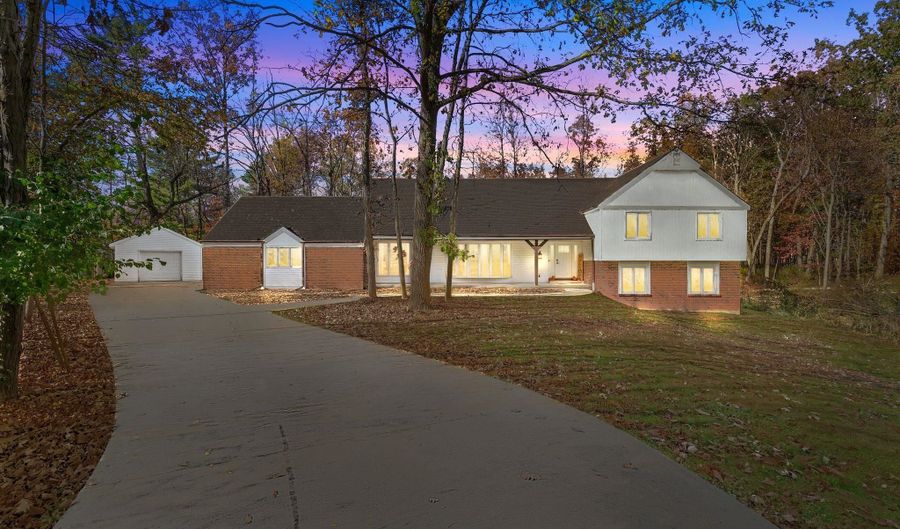 11 HILLTOP Ct, Appleton, WI 54914 - 4 Beds, 4 Bath