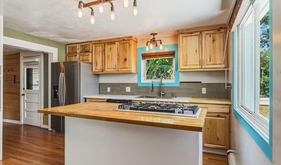 618 E 7TH St, Cheyenne, WY 82007 - 3 Beds, 2 Bath
