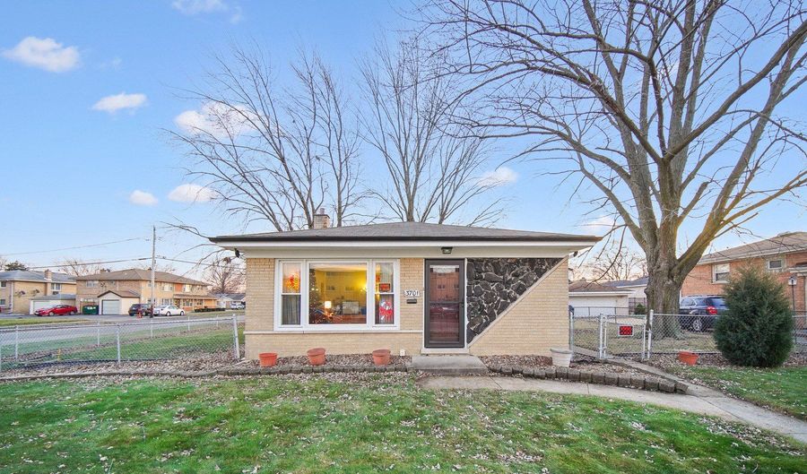 3701 W 120th St, Alsip, IL 60803 - 3 Beds, 1 Bath