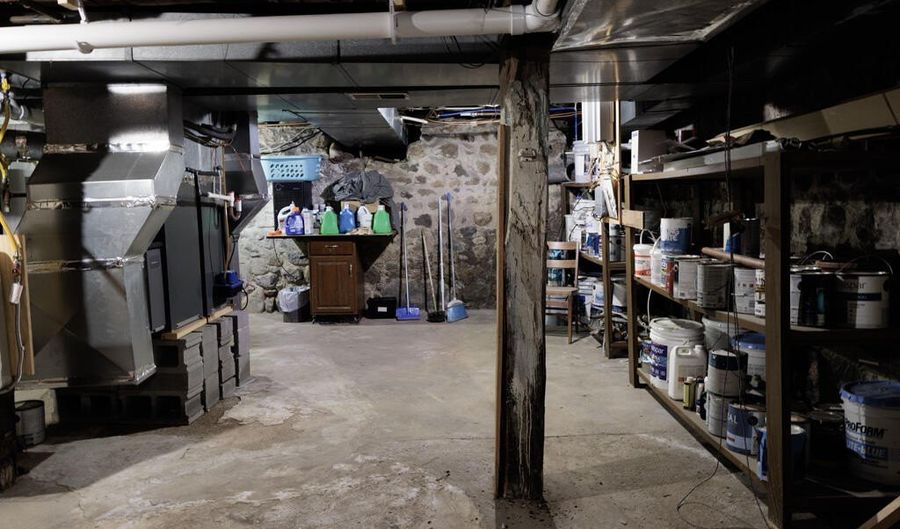 208 W Erie St, Albion, MI 49224 - 3 Beds, 2 Bath