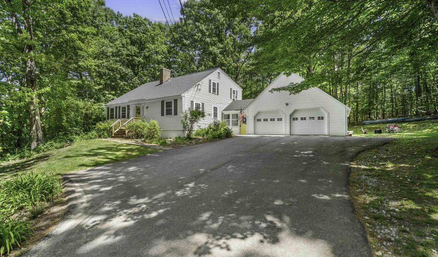 6 Bona Vista Dr, Bow, NH 03304 - 4 Beds, 2 Bath