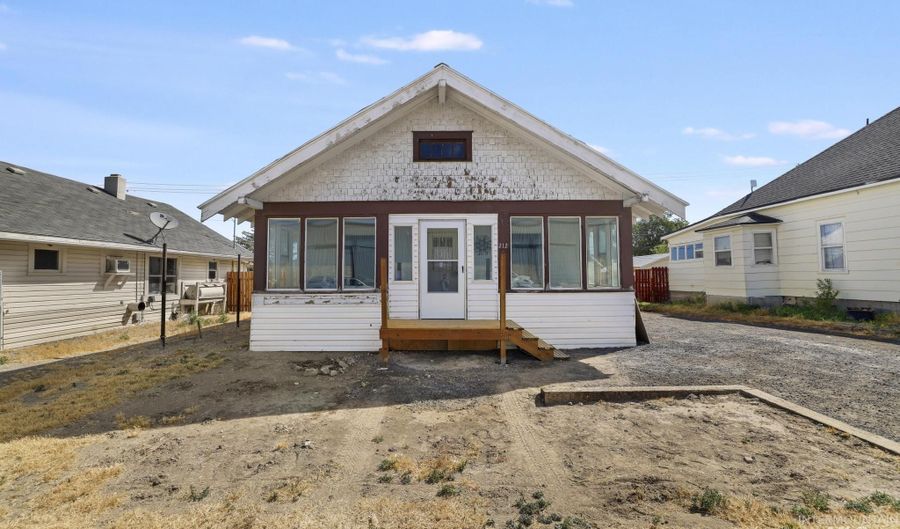 212 8th Ave S, Buhl, ID 83316 - 2 Beds, 1 Bath