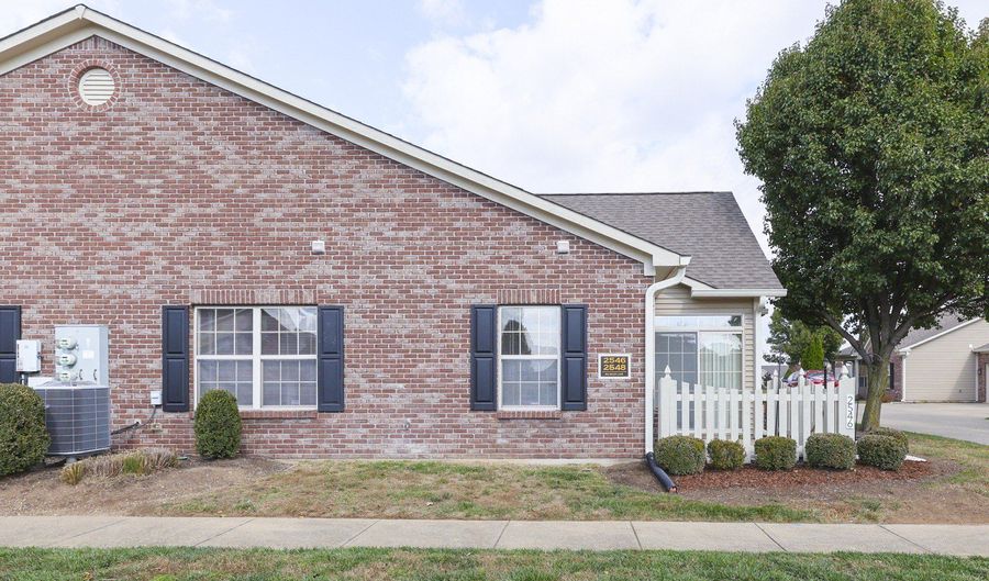 2546 Big Bear Ln, Indianapolis, IN 46217 - 2 Beds, 2 Bath