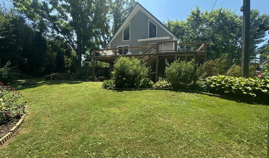 10 Greenbrier Dr, Alderson, WV 24910 - 2 Beds, 2 Bath
