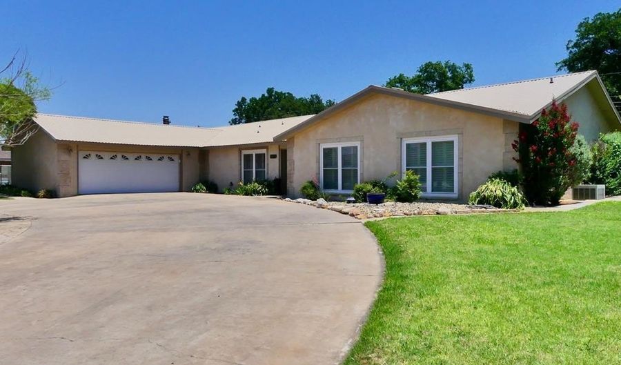 1312 NW 15th St, Andrews, TX 79714 - 4 Beds, 2 Bath