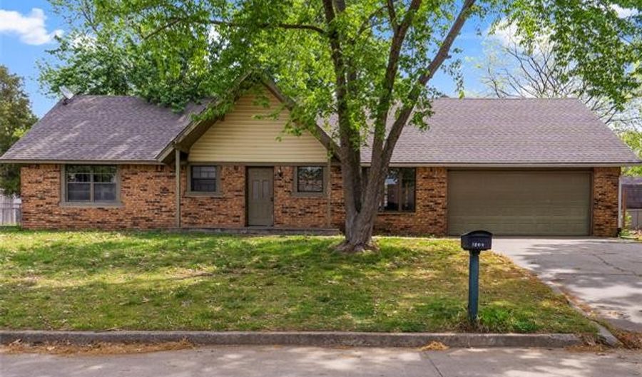1804 N Chambers Ave, Claremore, OK 74017 - 3 Beds, 2 Bath