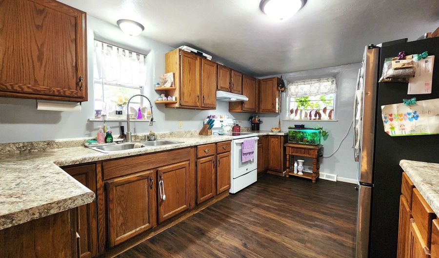 1130 10TH St S, Wisconsin Rapids, WI 54494 - 4 Beds, 2 Bath