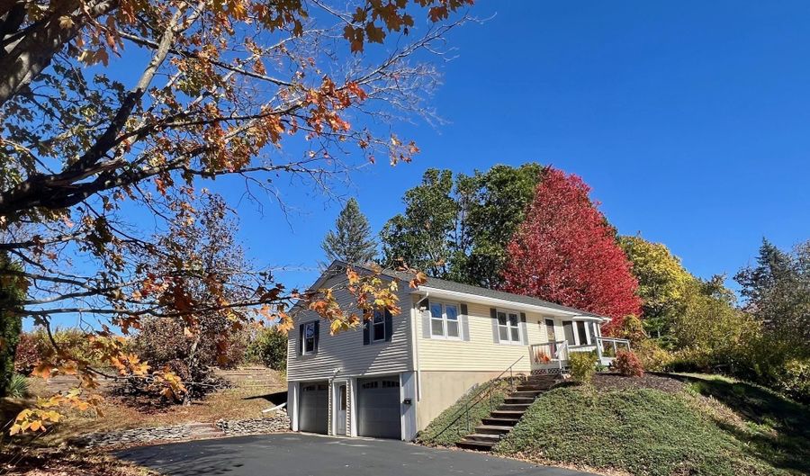 91 Sunny Acres Rd, Brattleboro, VT 05301 - 3 Beds, 3 Bath