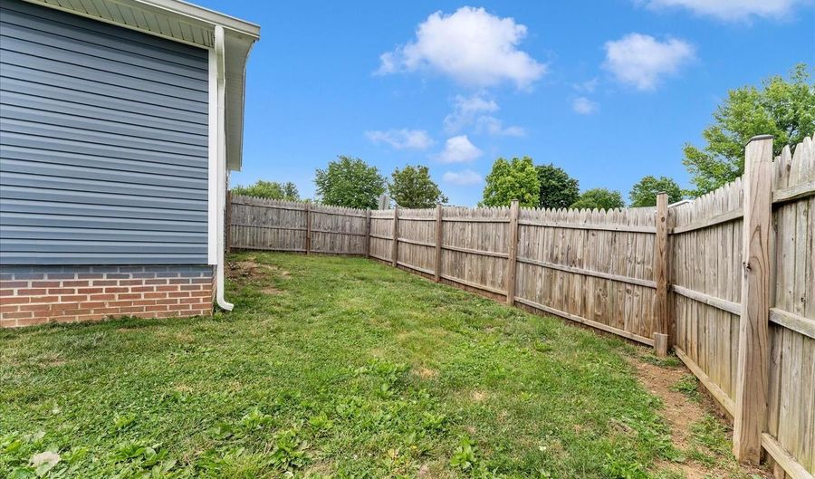 301 LANAFIELD Dr, Boonsboro, MD 21713 - 3 Beds, 4 Bath