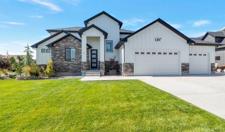 1307 W BLUE QUILL Dr, Bluffdale, UT 84065 - 5 Beds, 5 Bath