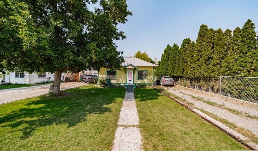 775 Riverton Rd, Blackfoot, ID 83221 - 2 Beds, 1 Bath