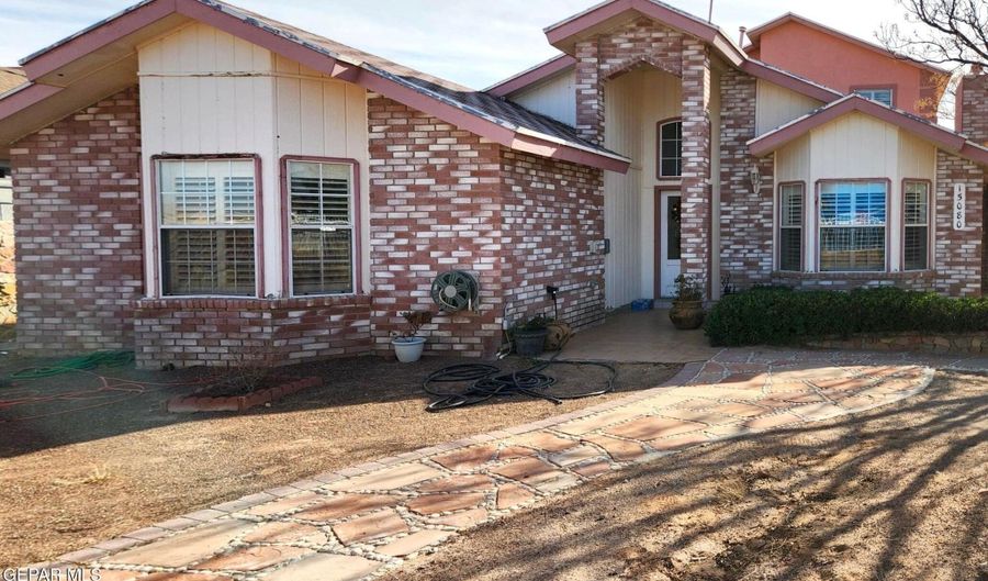 15080 Karen Kay Dr, El Paso, TX 79938 - 5 Beds, 3 Bath