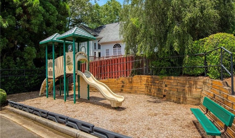 10425 Cranchester Way, Alpharetta, GA 30022 - 5 Beds, 4 Bath
