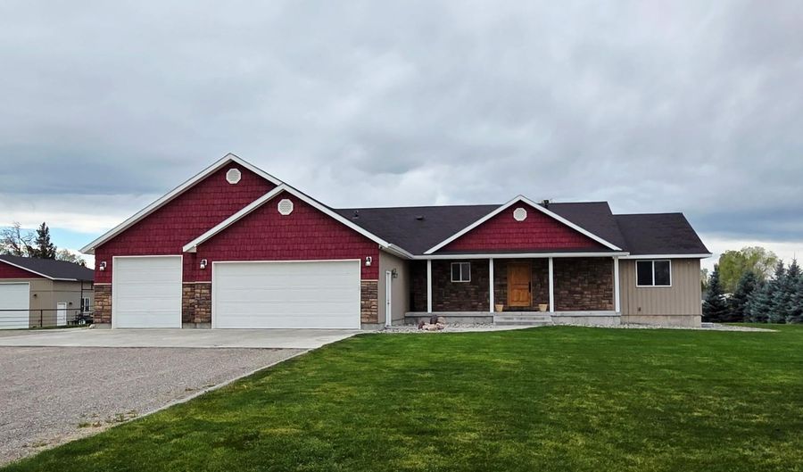 30 N 700 W, Blackfoot, ID 83221 - 4 Beds, 3 Bath