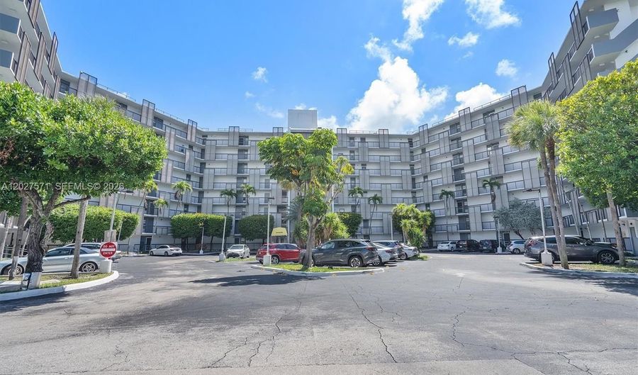 20400 W Country Club Dr 214, Aventura, FL 33180 - 1 Beds, 1 Bath