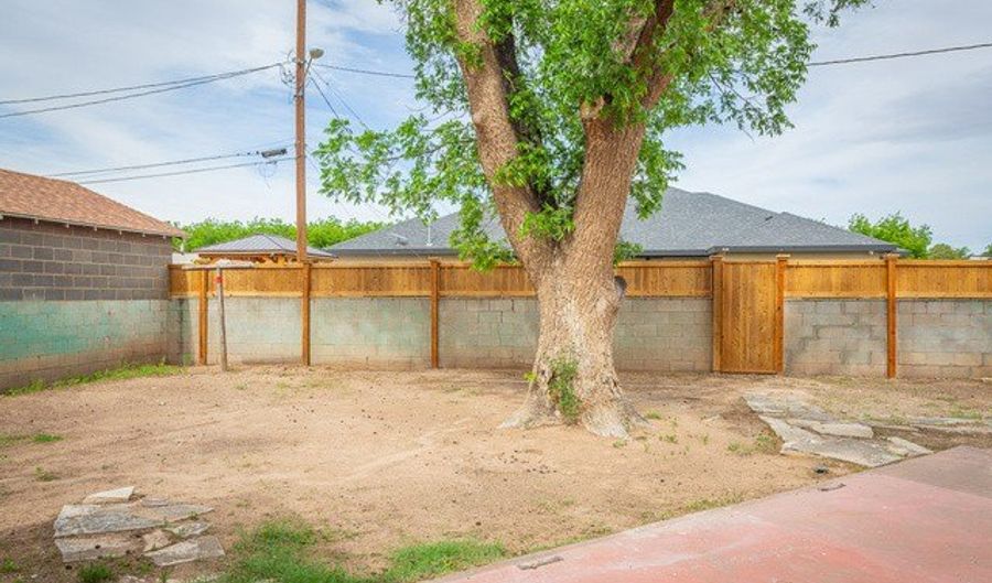 901 CATALINA Dr, Artesia, NM 88210 - 3 Beds, 2 Bath