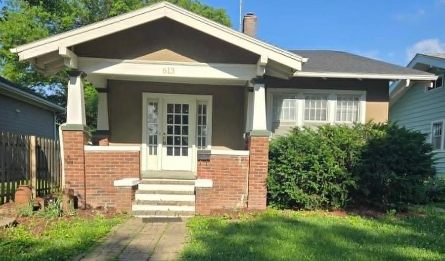 613 N 12th St, Beatrice, NE 68310 - 2 Beds, 1 Bath