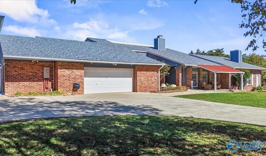 200 Thompson Falls Rd, Arab, AL 35016 - 3 Beds, 3 Bath