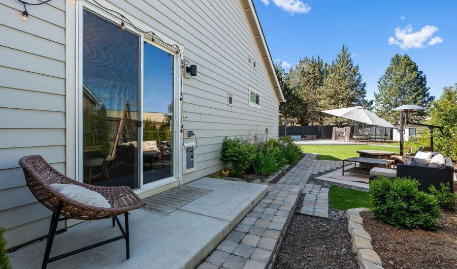 20713 SE Iron Horse Ln, Bend, OR 97702 - 2 Beds, 2 Bath