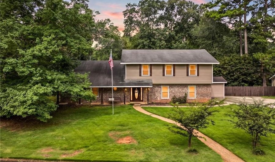901 CHEROKEE Rd, Auburn, AL 36830 - 4 Beds, 3 Bath